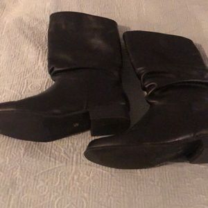 St. John’s Bay Black Leather Boots - Size 8W